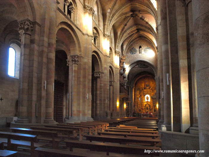 NAVE CENTRAL HACIA LA CABECERA